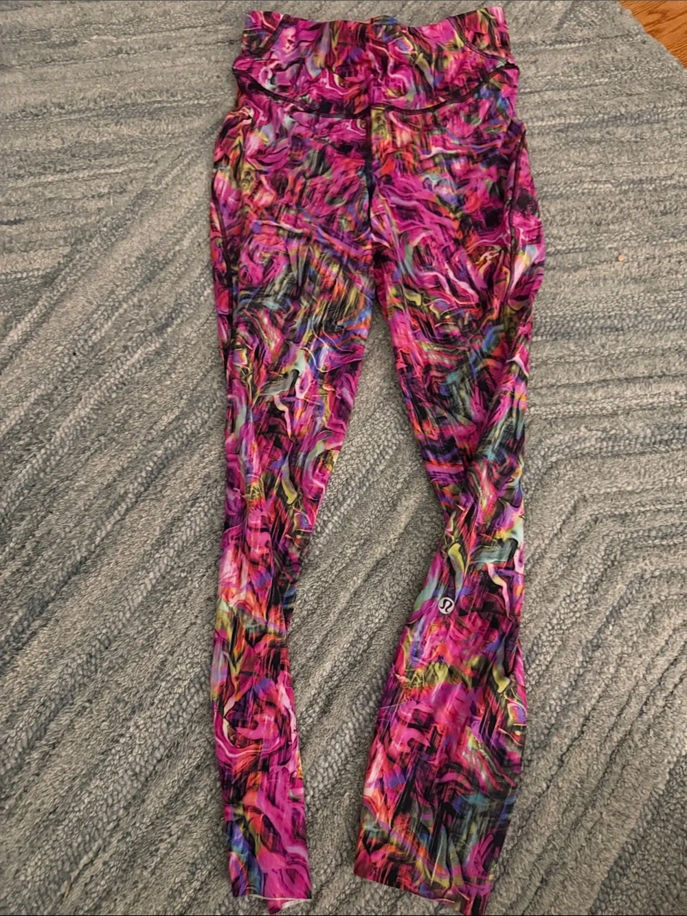 Lululemon Base Pace HR Tight 25” Hyper Flow Pink Multi Size 6 - great condition